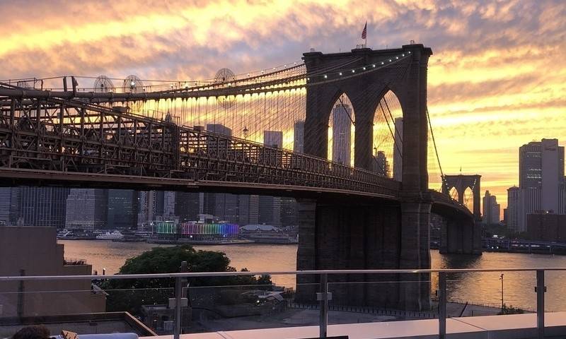 TRUE PRIVATE OASIS NESTED BELOW THE BROOKLYN BRIDGE: 60 WATER STREET!
