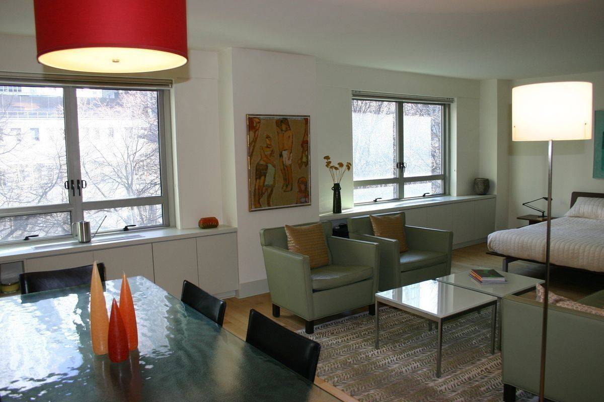 Large Studio in Lincoln Square Full Service Building