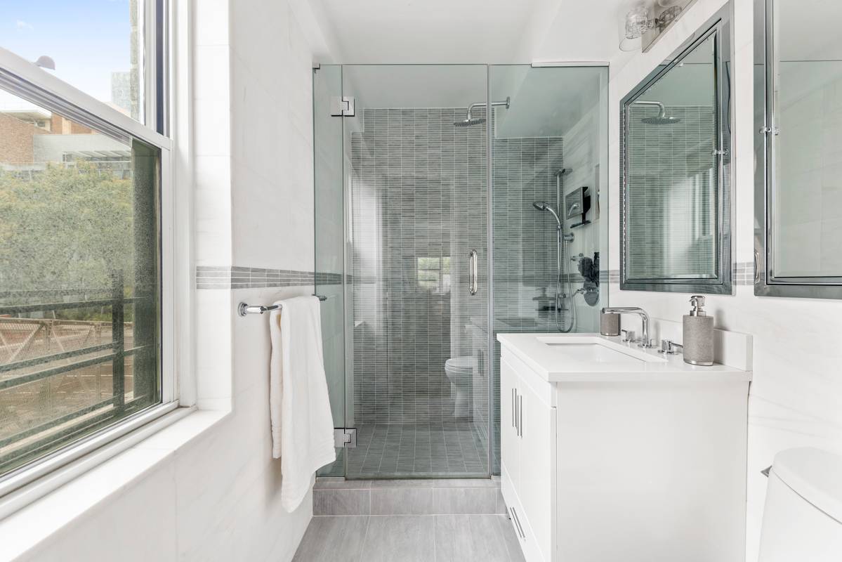 AMAZING 3 BED 2 BATHS!! LENOX HILL!! MUST SEE