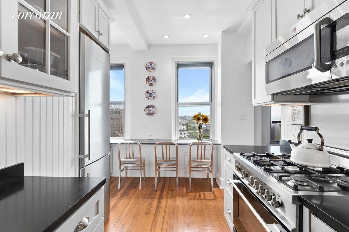 1 Plaza Street West - 1 Bedroom with City views