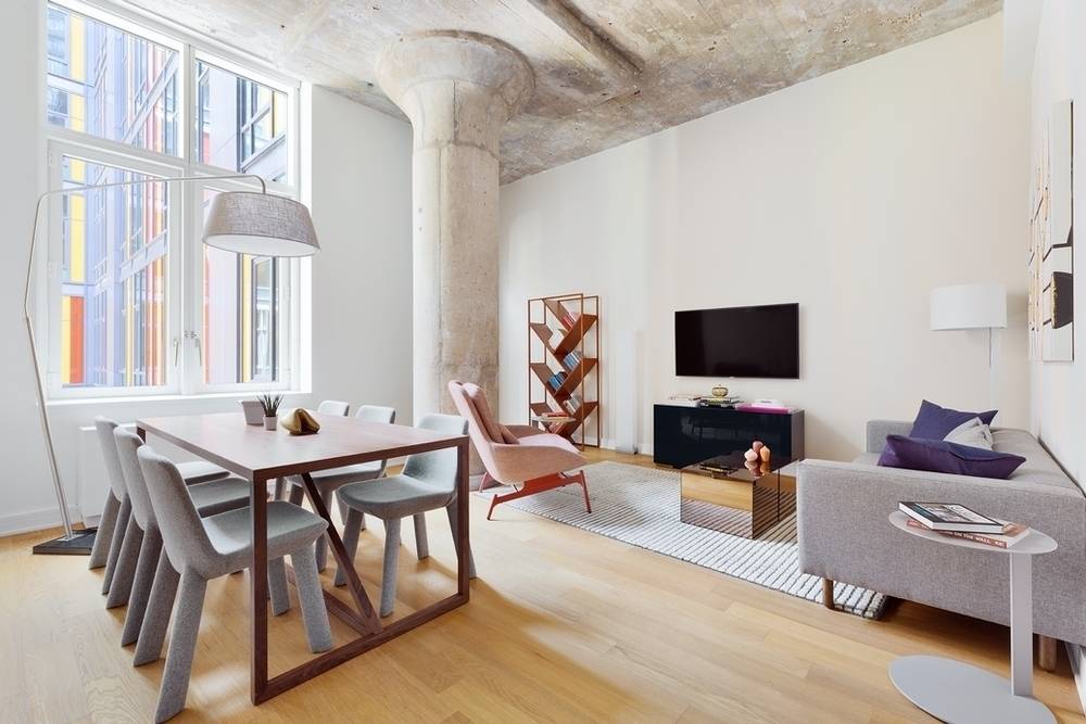 Amazing 2 BED 2 BATHS in LIC!!! FREE RENT