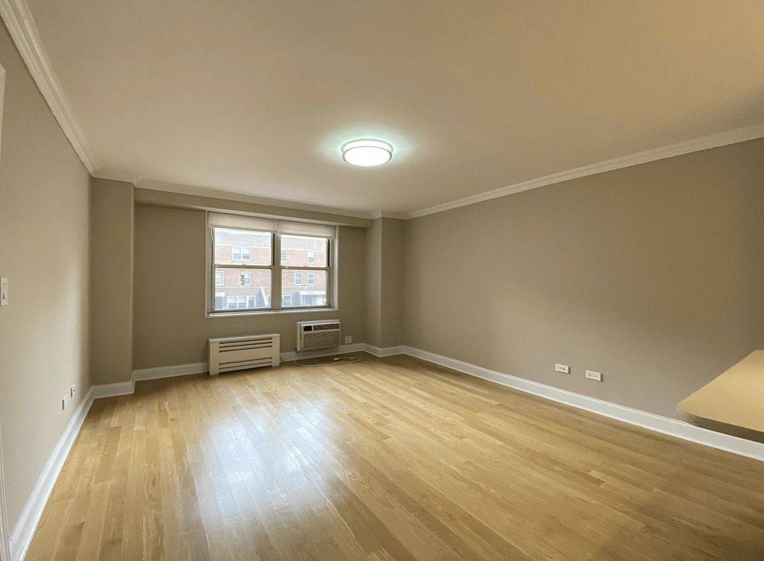 DOWNTOWN  TRIBECA  LARGE STUDIO NO FEE