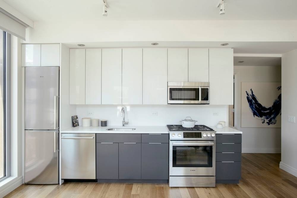 SPACIOUS ONE BEDROOM HOMES WITH BEAUTIFUL VIEWS: 325 KENT AVENUE!