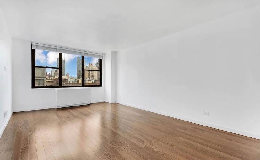 Sun Filled White Glove Condo 1 Br in Prime Yorkville