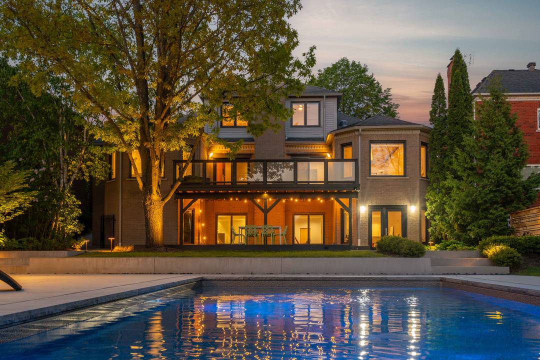 Ultra-rare Bungaloft in the Heart of Prestigious Kleinburg Village