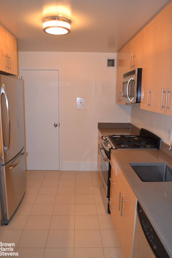 2 Bed 2BathSteps to CP 0ver 1300sqft