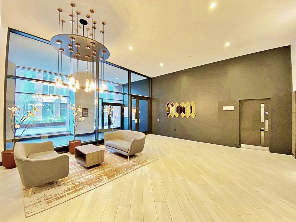 Beautifully presented, this apartment features a private Winter Garden and underfloor heating throughout.
