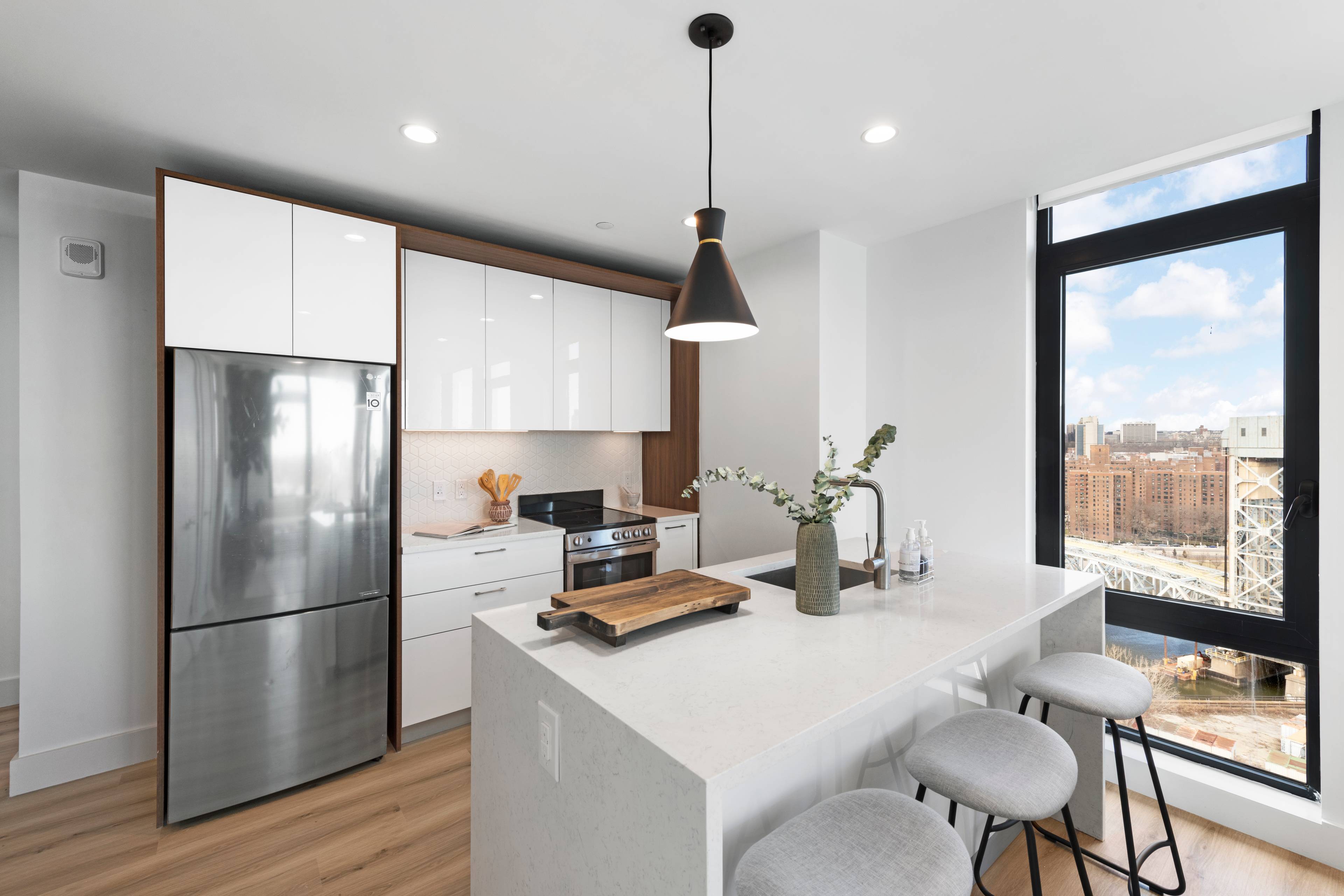 BRAND NEW, LUXURY 2 BEDROOM RENTAL AT THE ARCHES +NYC