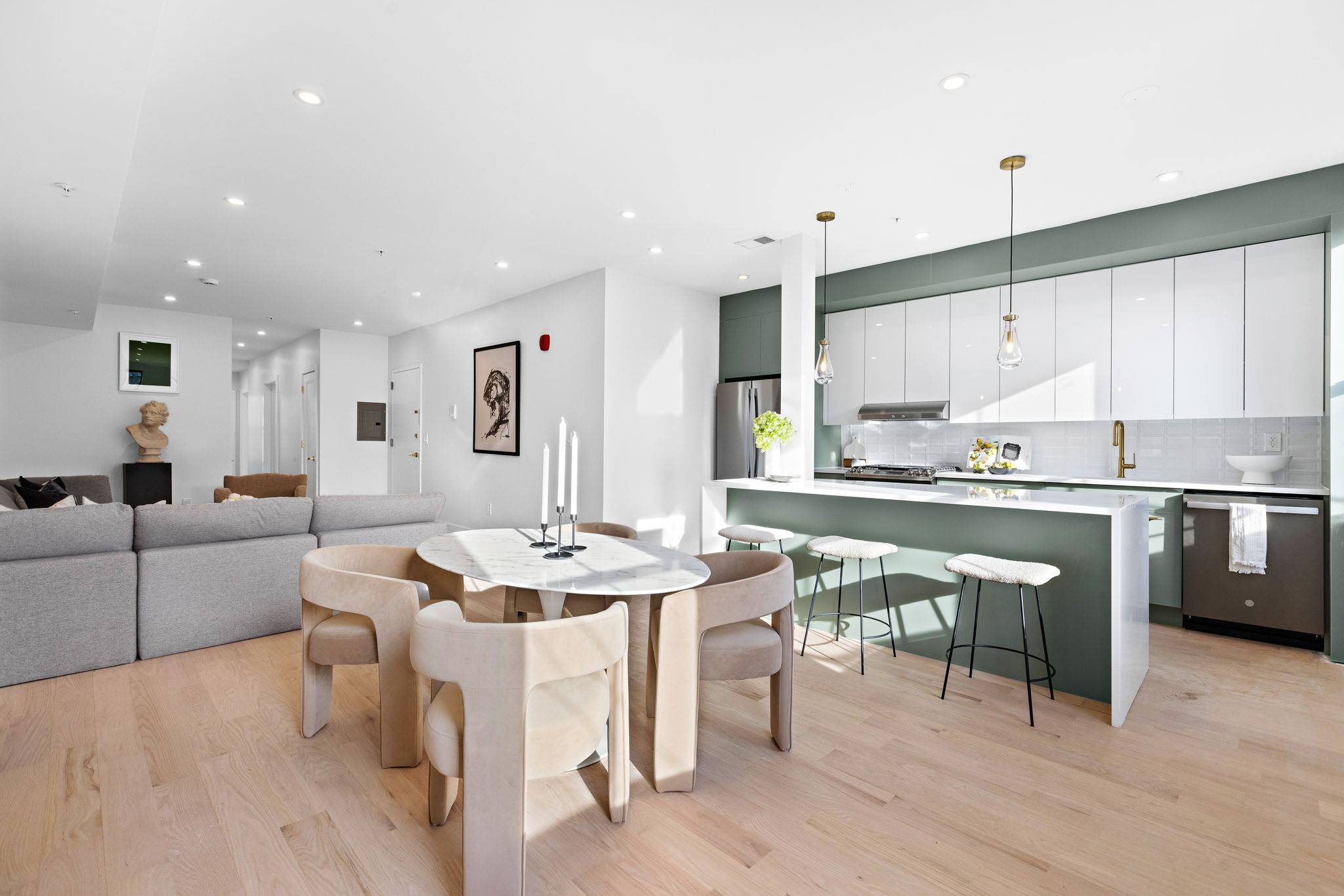 Modern Luxury Living at 322 3rd Street: Spacious 2-Bedroom Condo in the Heart of Jersey City!