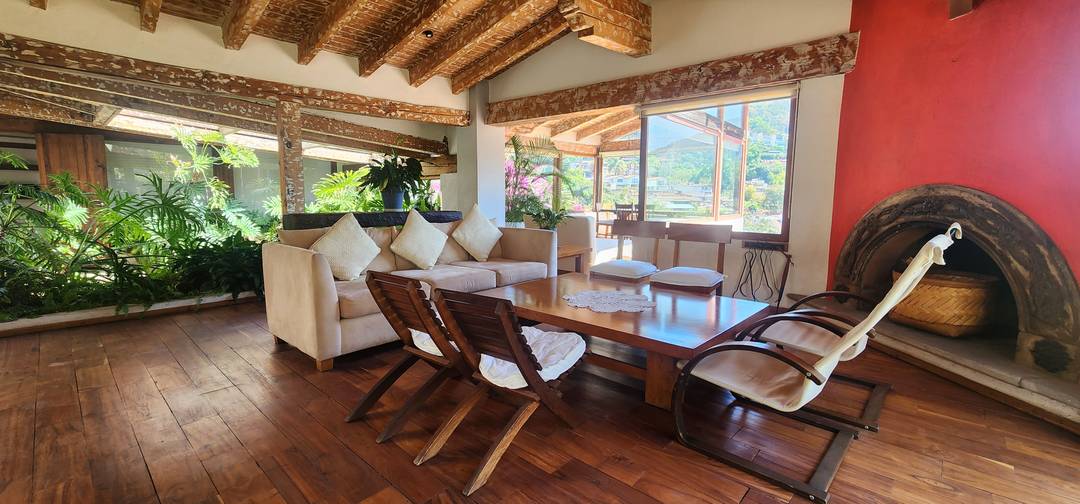 HOUSE FOR SALE IN THE CENTER OF VALLE WITH A VIEW OF THE TOWN.