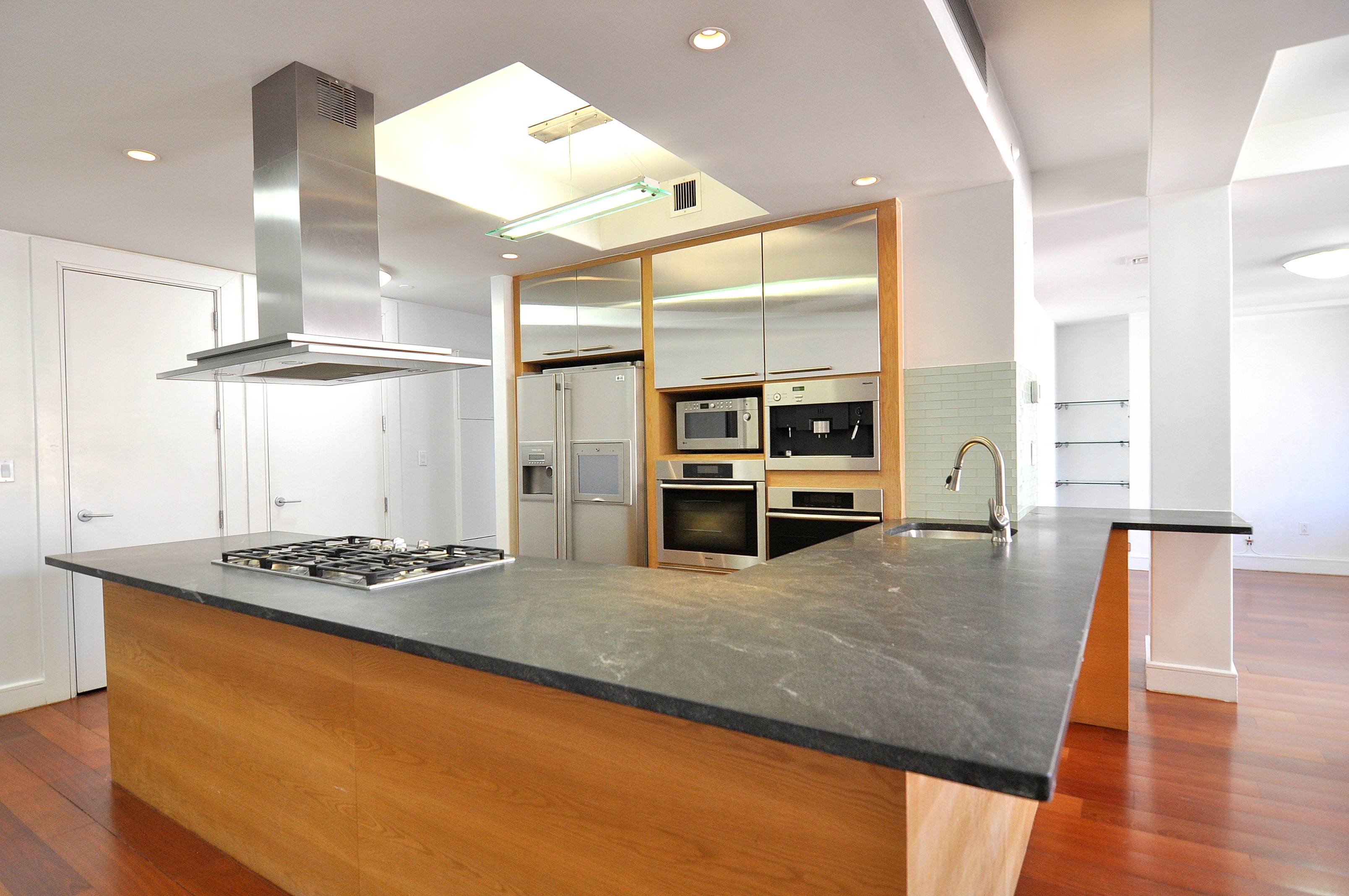 NO FEE! Expansive Conv 3 | 2 Bath with Two Private Outdoor Spaces in Little Italy!