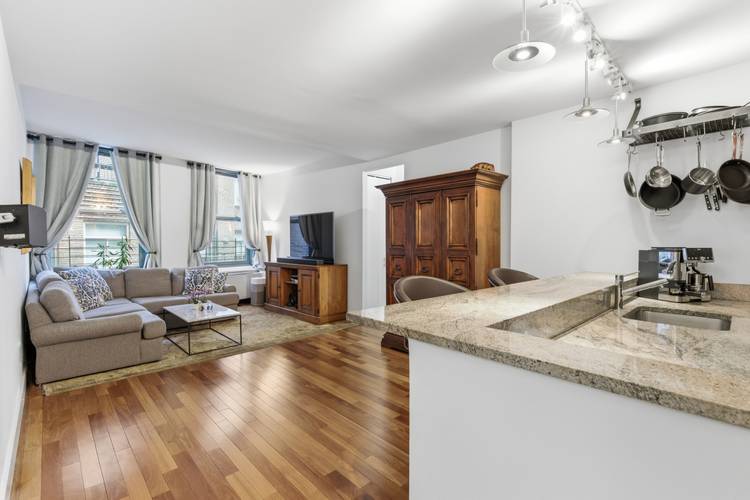 Beautifully renovated and move in ready corner 3 bedroom 2 bath condo in FIDI