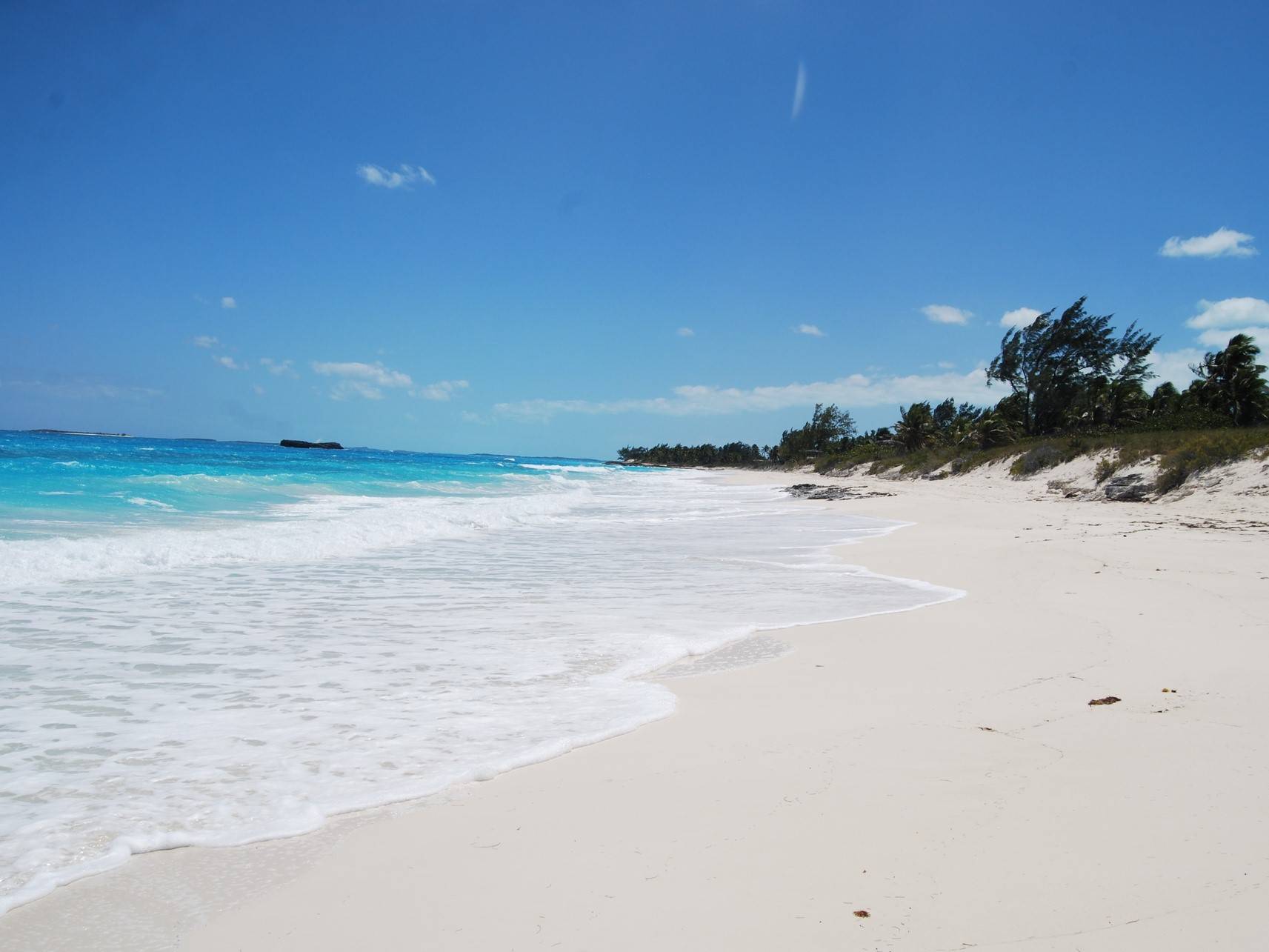 Great Exuma, Bahamas - George Town | 2 Beachfront Acres | House, Hotel, Development Opportunity with Permits | High ROI, Low Taxes | Under $2MM