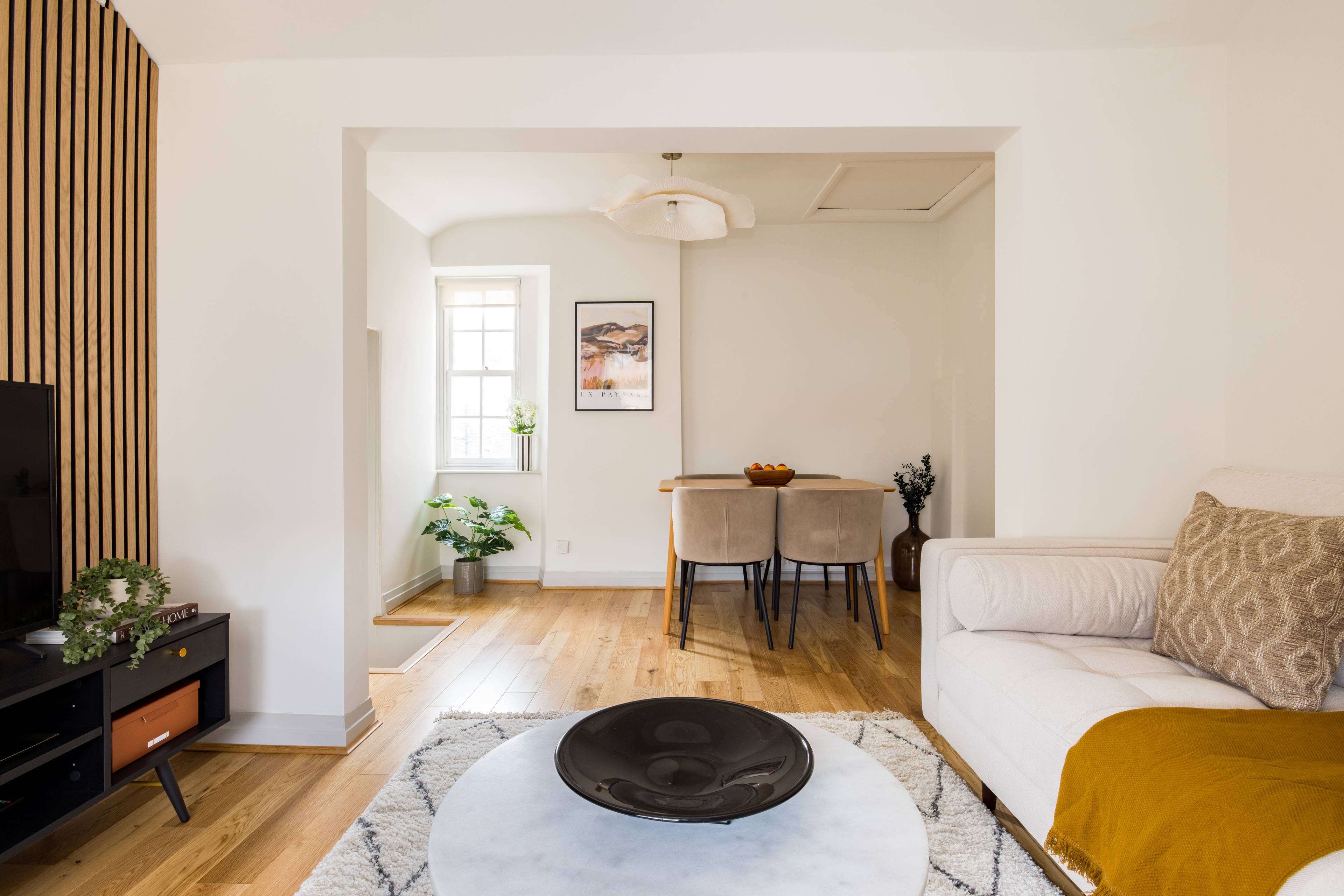 Interior-designed and newly refurbished 3-bedroom flat in the heart of Paddington, with excellent transport links