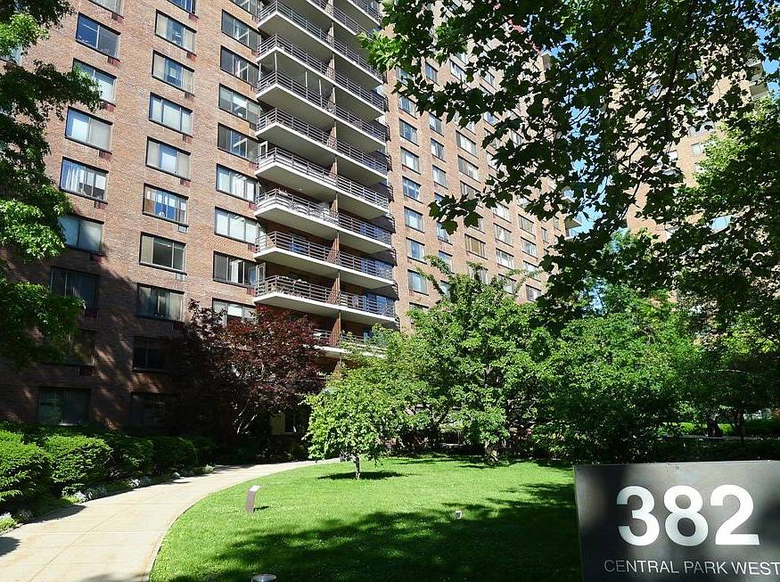 Studio at 382 CPW