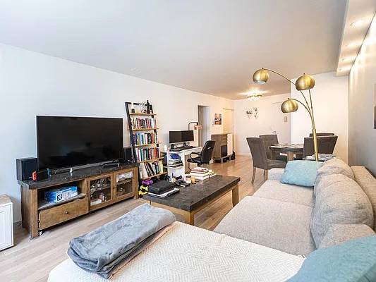 Spacious Renovated 1b in Midtown East