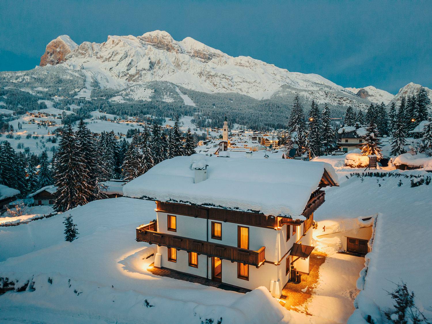 Luxury Chalet 01