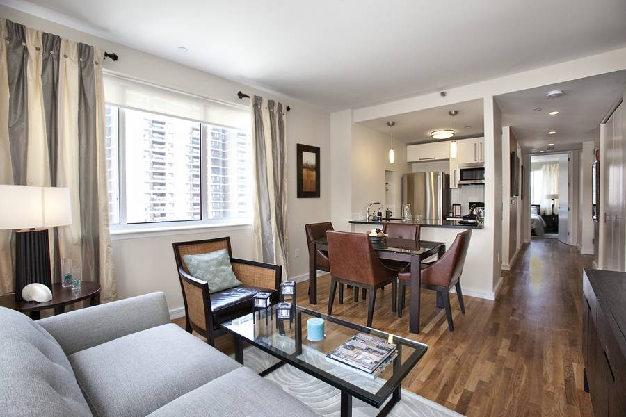 PERFECTION, Centrally Located**No Fee, High Floor! 2 bed/ 2 bath Apartment in Luxury Financial District Building