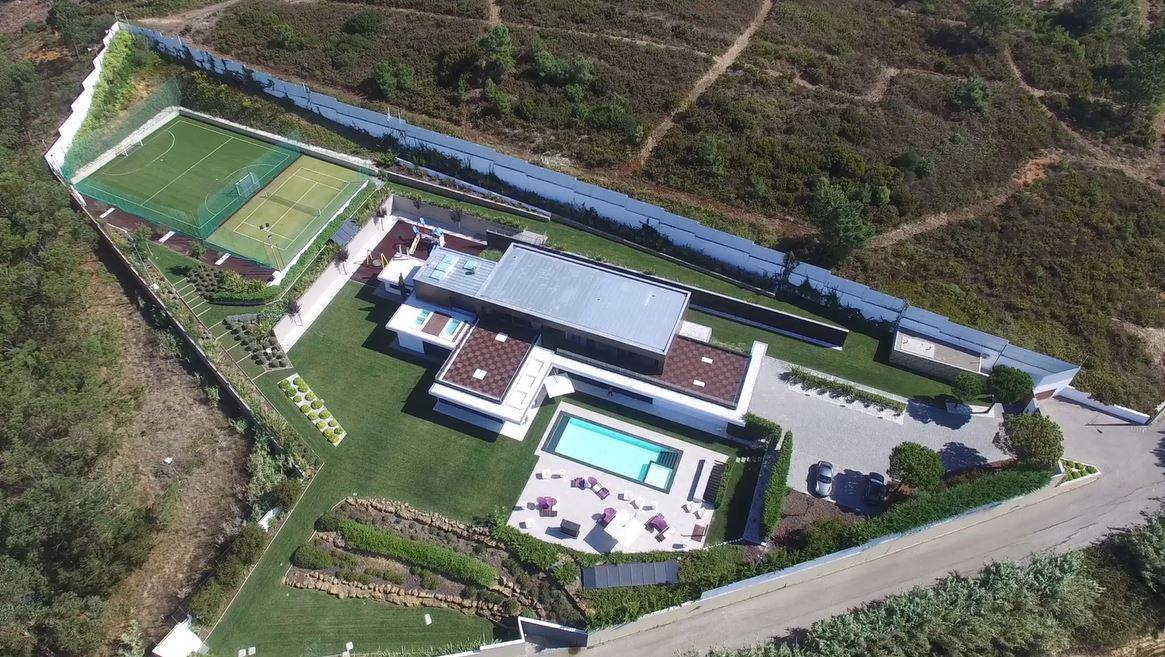 A perfect villa when technology is option. The HOUSE OF THE FUTURE