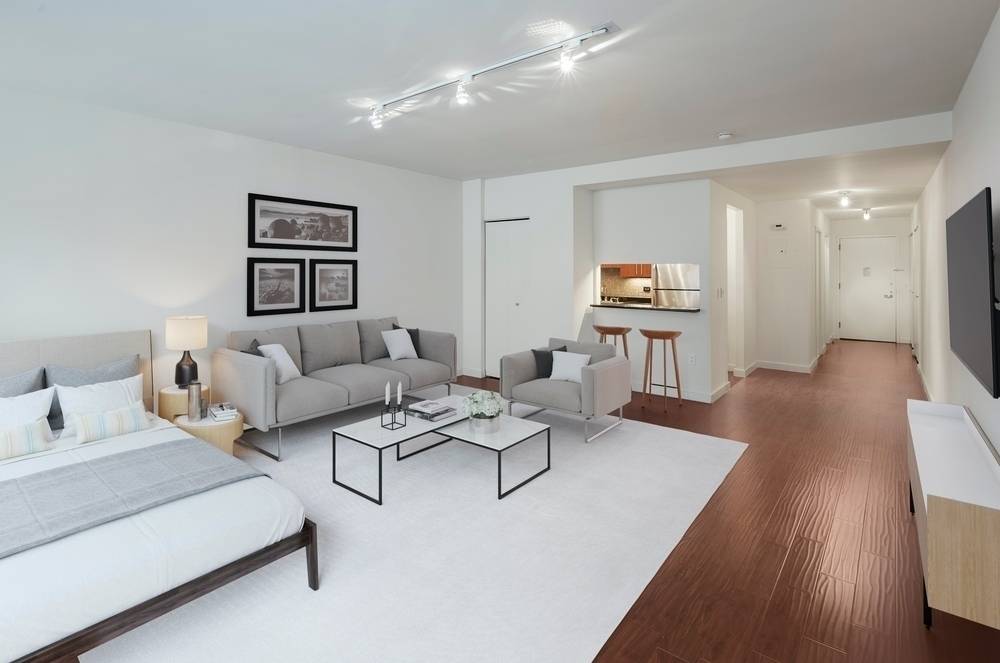 No Fee | Studio in Luxury Financial District Building