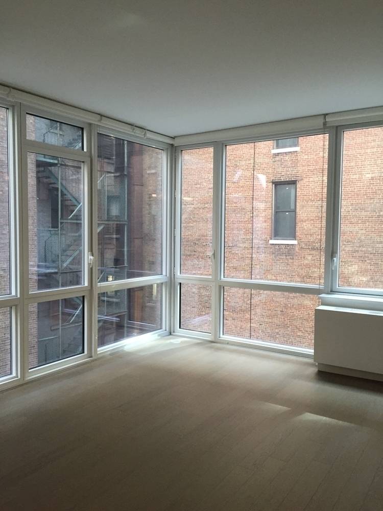 3 Months Free & No Fee! Studio in Midtown Luxury Doorman Building