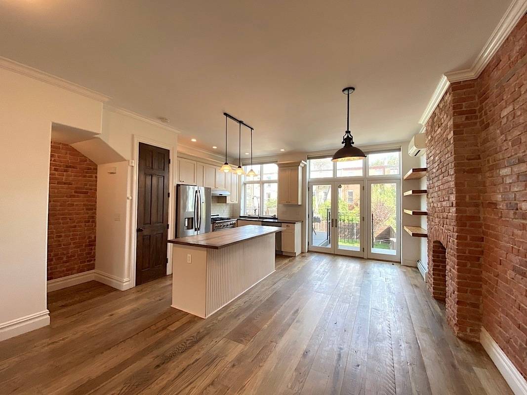 NO FEE, 2 BR/2 Bath Tri-Level Building in Bed-Stuy, Landscaped Garden