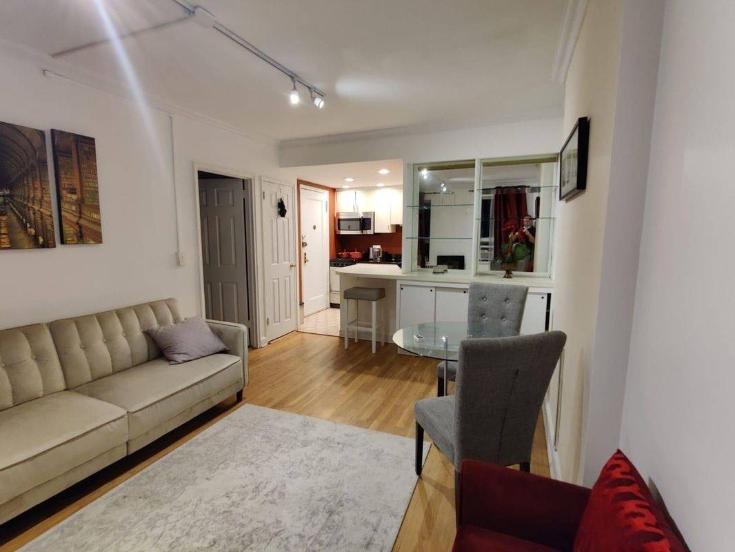 Prime 50's fully furnished 1 br 1 bath close to transportation
