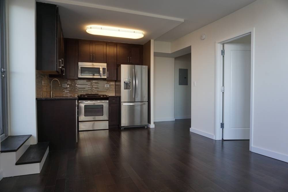 No Fee, 1  Bed/1 Bath/ private terrace in Amenity Filled Luxury  Murray Hill Building