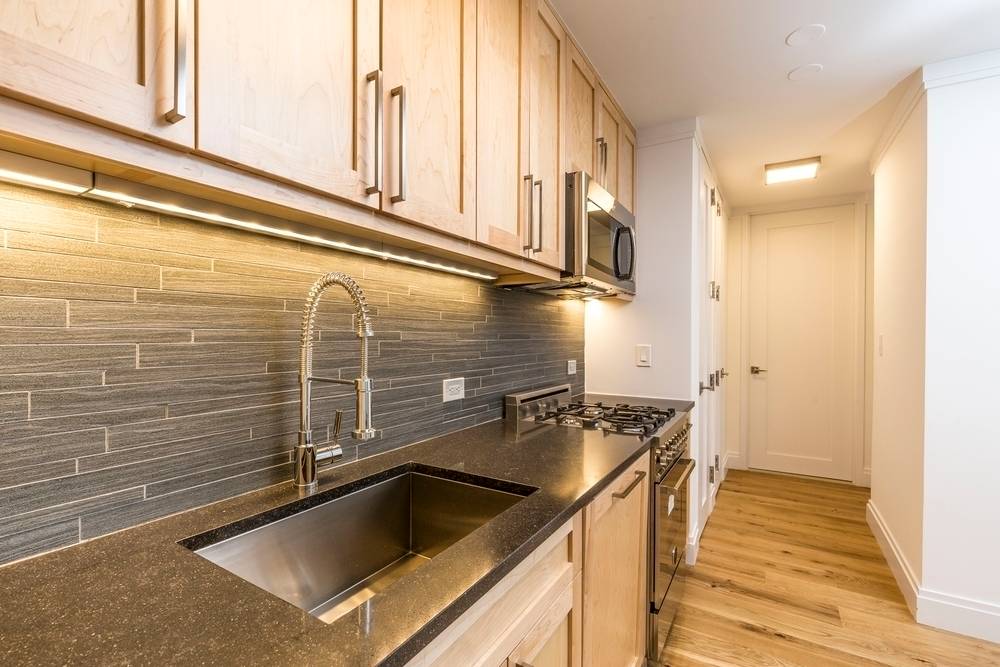 No Fee, 2 Bed/1.5 Bath in Amenity Filled Luxury  Upper East Side Building