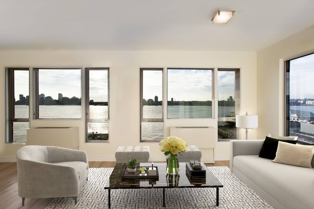 Stunning 3 Bed 2 Bath with Amazing views in West Village!!! Free Rent!!!