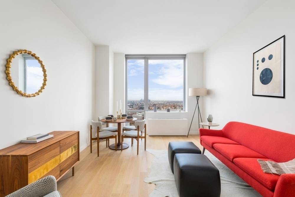 3 months Free , 2 bed/ 1 bath apartment in heart of downtown , w/d in unit