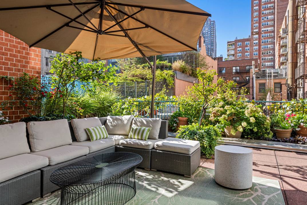 MAGNIFICENT UES 4 BEDROOM WITH 1200SF PRIVATE GARDEN