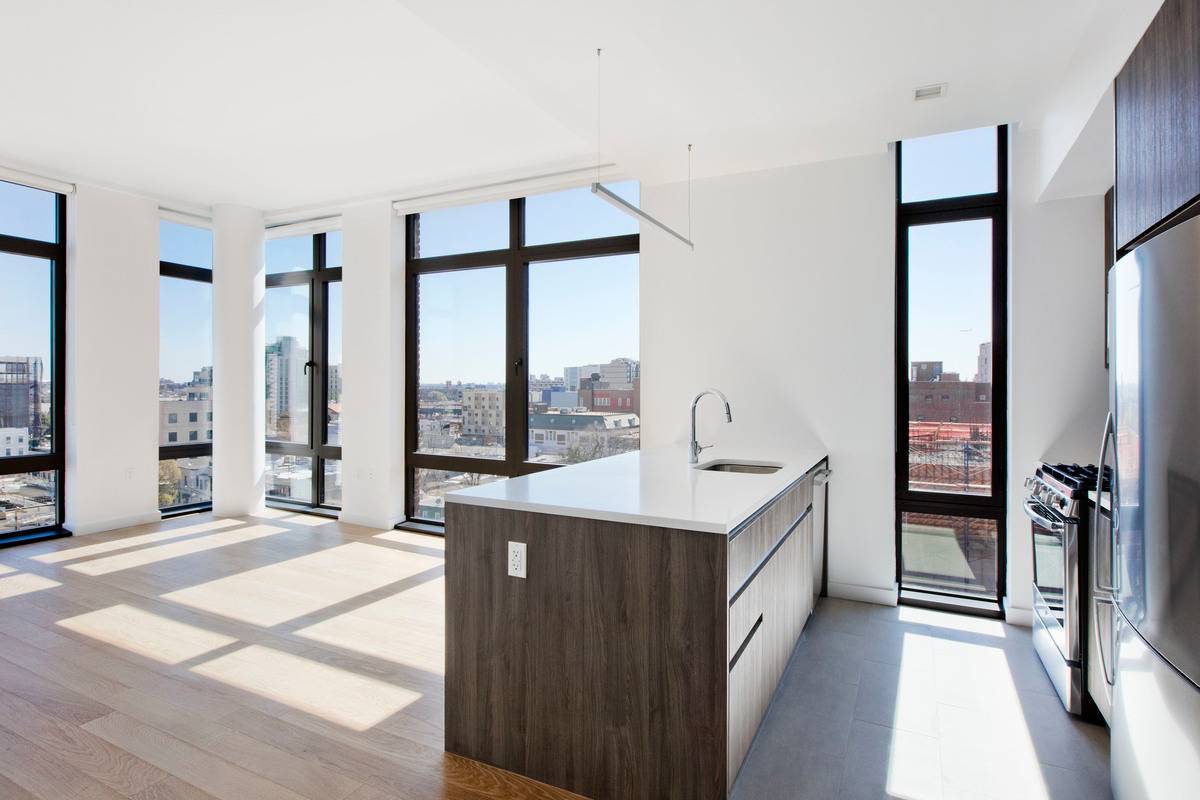 Luxury 1 BED  in the heart of Astoria!!!