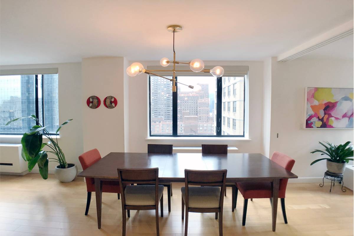 GREAT LINCOLN SQUARE 2 BEDS 2.5 BATH!!