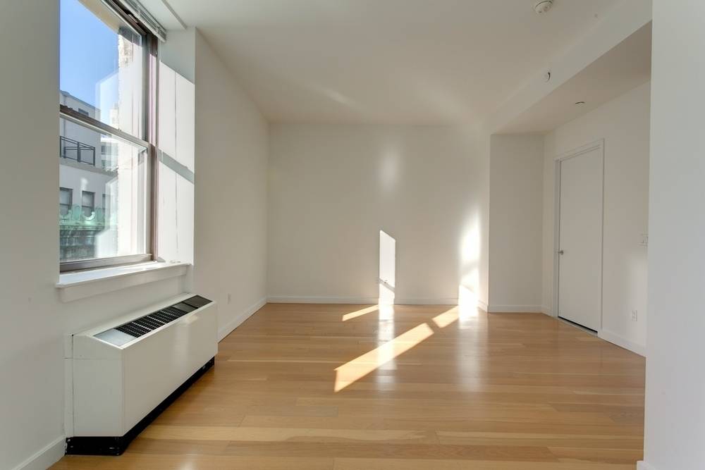 No Fee & 3 Months Free!  Studio in FiDi Luxury Doorman Building
