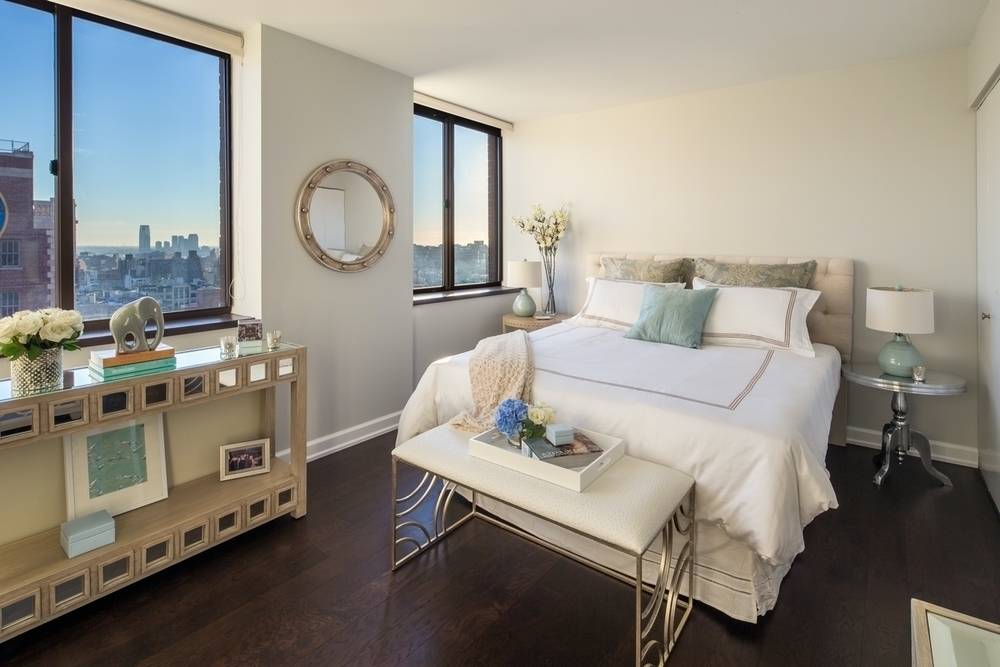 No Fee & 2 Months free! Studio in Chelsea Luxury Doorman Building