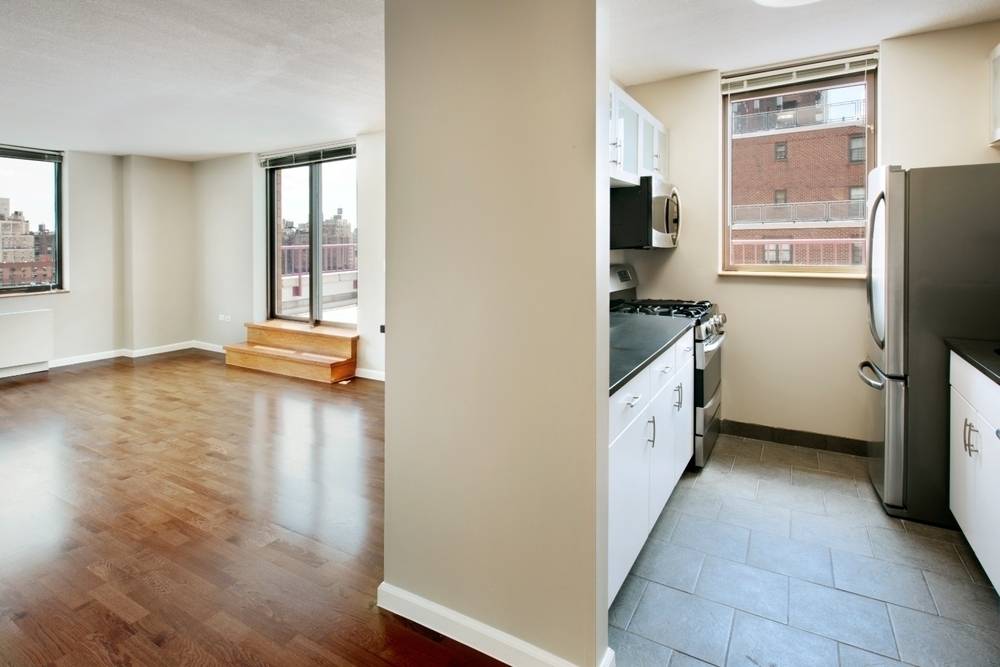 No Fee, 1 bed/1 bath Apartment in Luxury Upper West Side Building