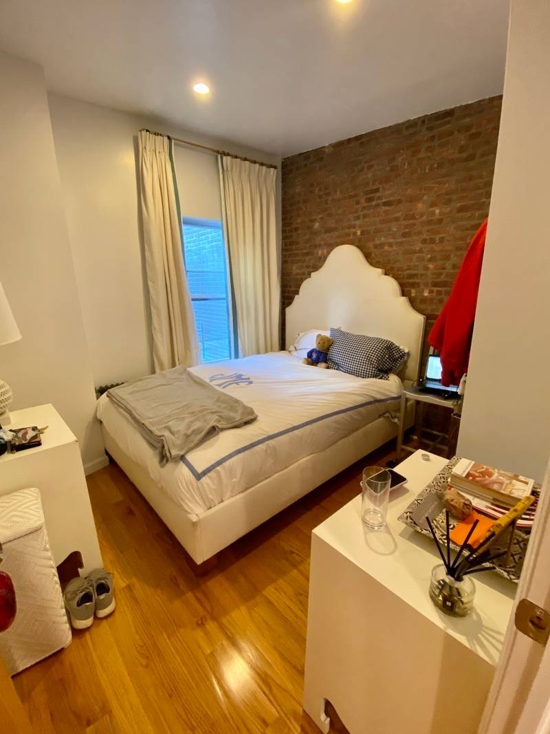 DOWNTOWN WEST VILLAGE -SPACIOUS 1 BED 1 BATH