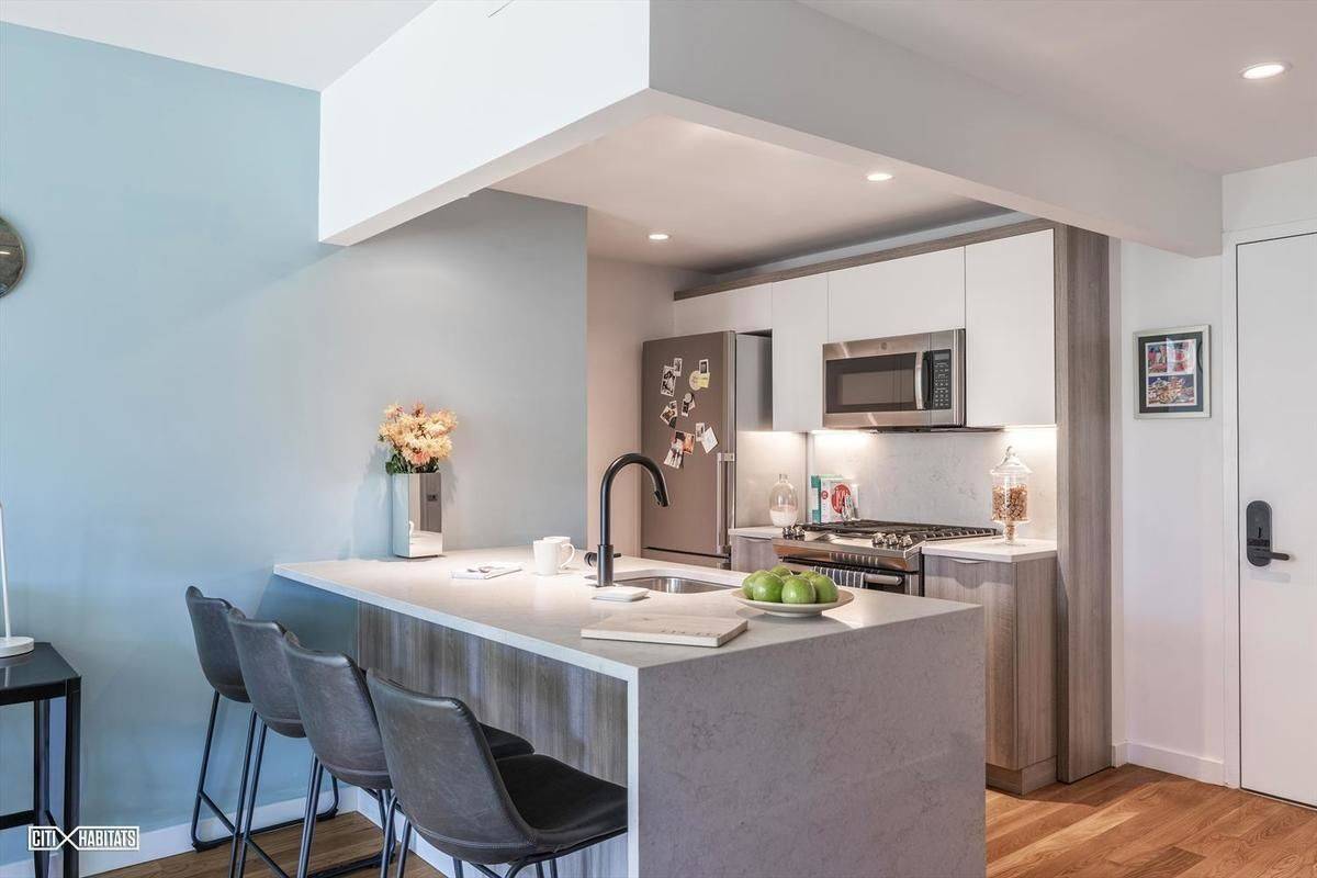 FLOOR TO CEILING WINDOWS in this Luxury 1bed/1 bath Apartment in Greenpoint, w/ a Balcony and City Views