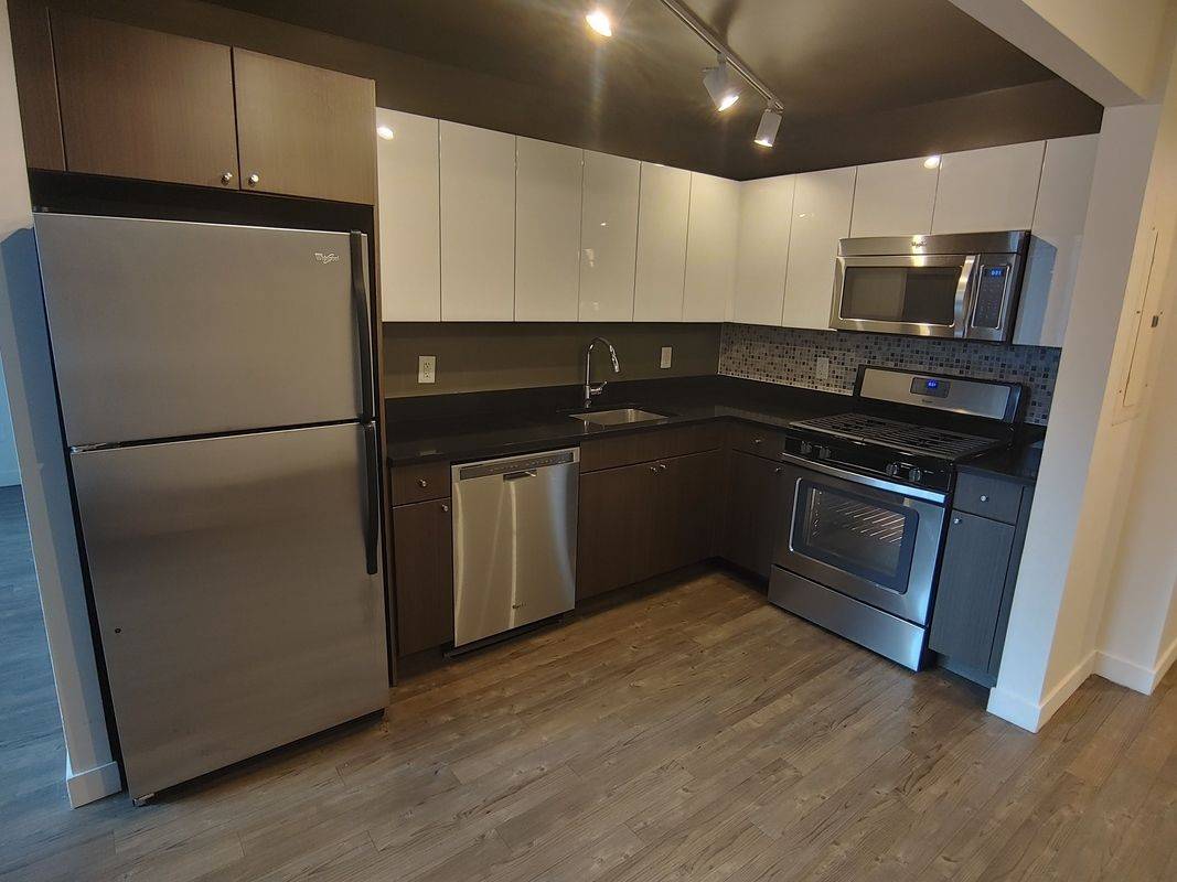 No Fee, 1 Month Free, 3 Rooms Studio/1Bath Chelsea Luxury and Location