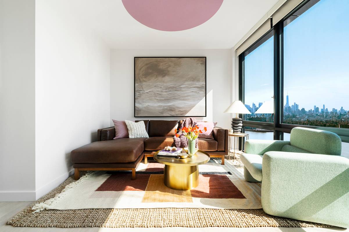 3 month free rent special , Beautiful Studio in Luxury Greenpoint Building, W/D in Unit