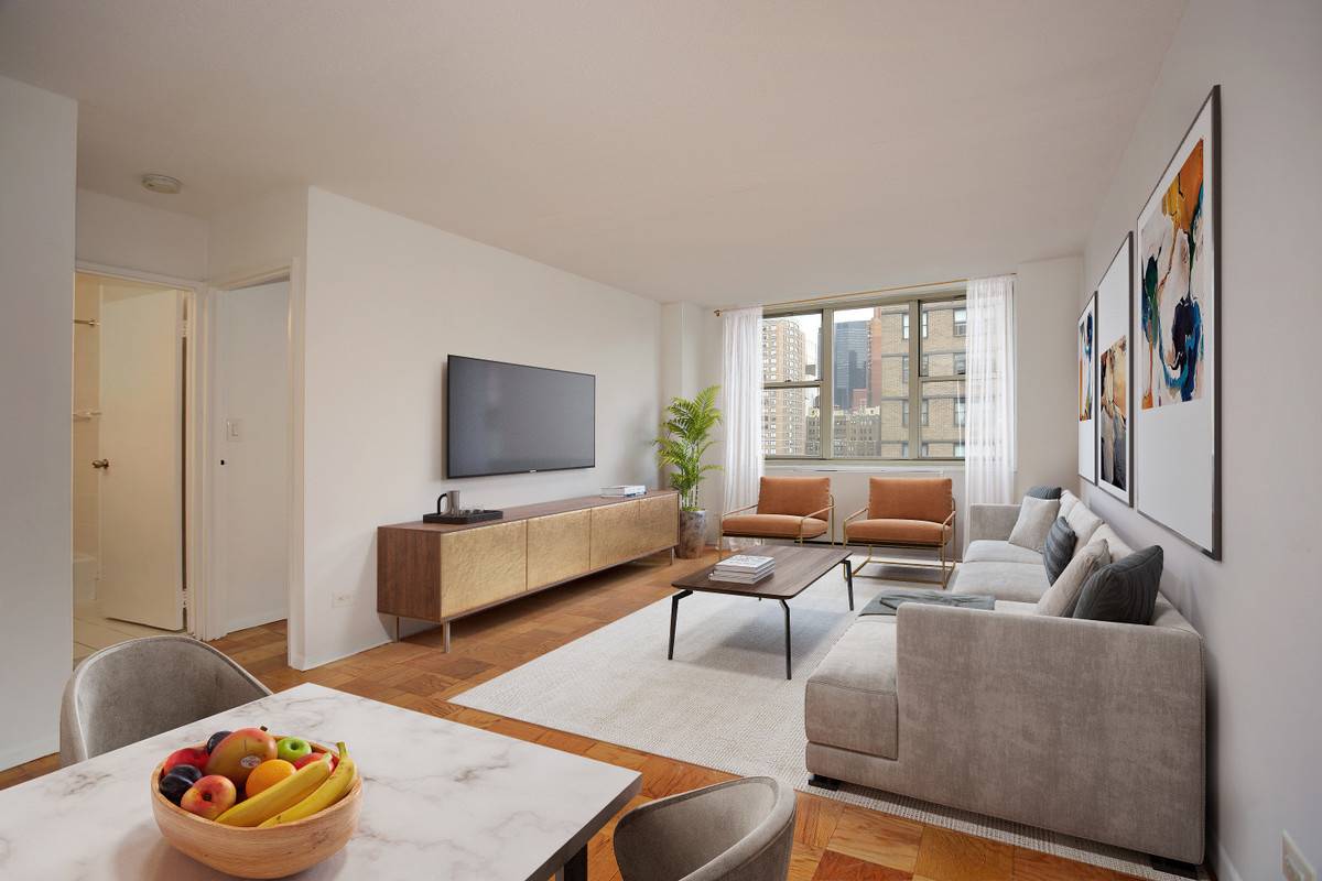 Spacious 1Br w/ Great Light and Open Views