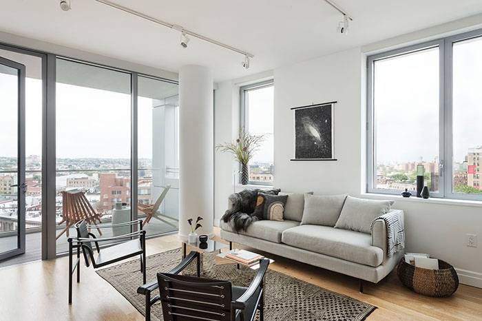 STUNNING SPLIT 2BED/1BATH AVAILABLE FOR IMMEDIATE OCCUPANCY ABOVE THE APPLE STORE! NO FEE!