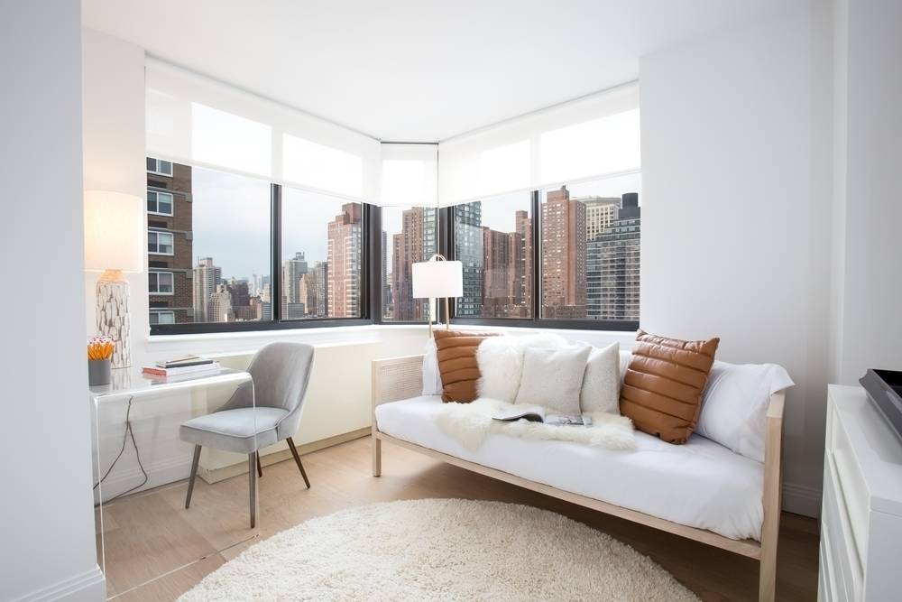 Rent Reduction! Spacious 2 bed/2 bath Upper East Side apartment/ Walk-in Closet