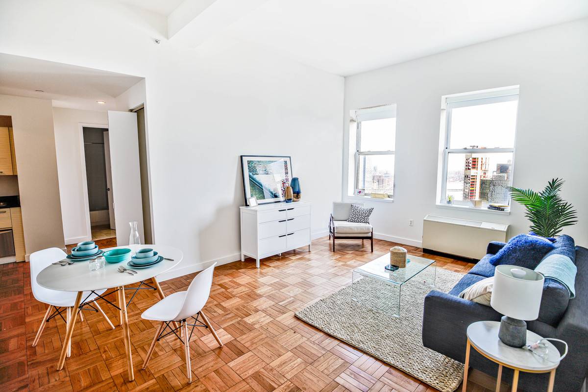 No Fee 1 Bed/1Bath Apartment in Amenity Filled Luxury Financial District Building, Flex 3!
