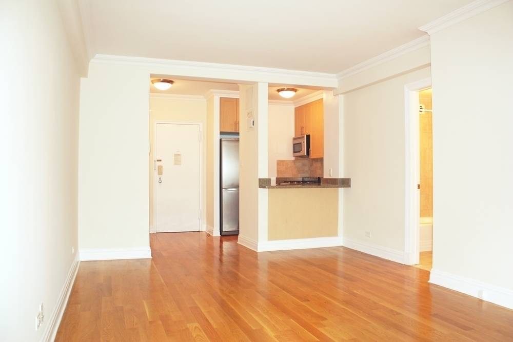 NO FEE-BEAUTIFUL STUDIO WITH FULL SERVICE IN PRIVATE LUXURY RESIDENCE!