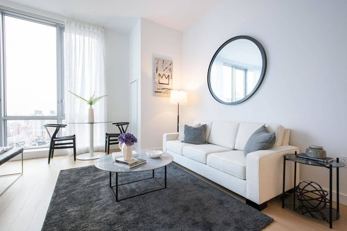 ‘No Fee, 4 months Free, 1.5 room studio in Luxury Mid-Town