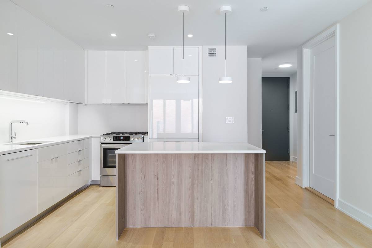 1 Bedroom in Luxury Financial District Building, W/D in UNIT