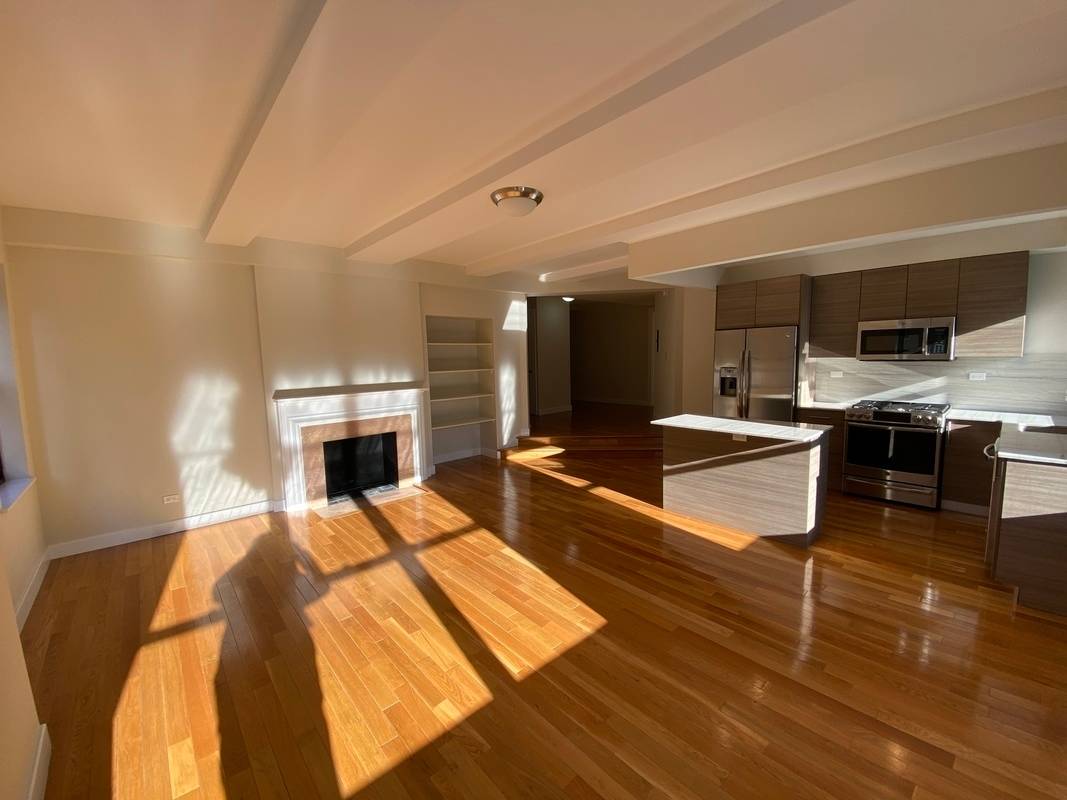 No Fee 2 Beds /2 Baths in Sutton Place Building/W/D in Unit!