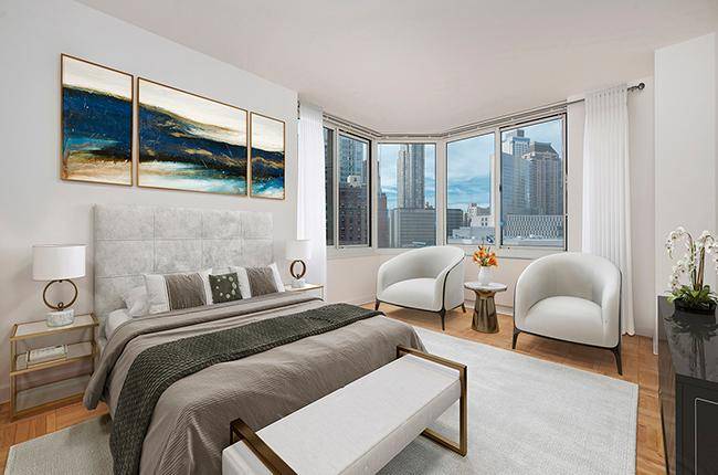 No Fee 2 Beds /1.5 Baths in Luxury Amenity Filled Lincoln Square Building/W/D in Unit!